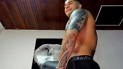 Snapshot of king_falconer chatting on 13, 11, 2025 Angel Falconer online show from 13, 11, 2025