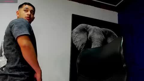 Snapshot of king_falconer chatting on 17, 11, 2025 Angel Falconer online show from 17, 11, 2025