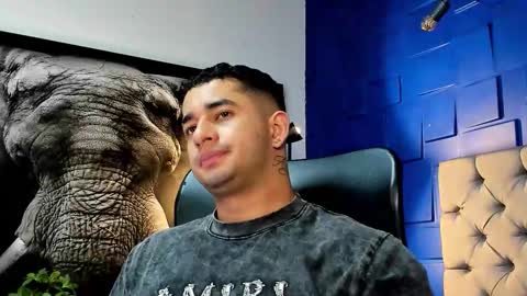 Snapshot of king_falconer chatting on 25, 11, 2025 Angel Falconer online show from 25, 11, 2025