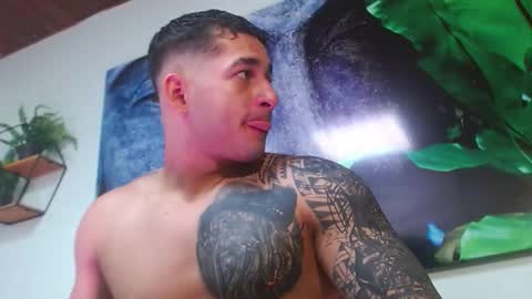 Snapshot of king_falconer chatting on 29, 11, 2025 Angel Falconer online show from 29, 11, 2025