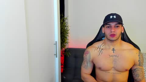 Snapshot of king_of_kings__ chatting on 13, 12, 2024 king_of_kings__ online show from 13, 12, 2024