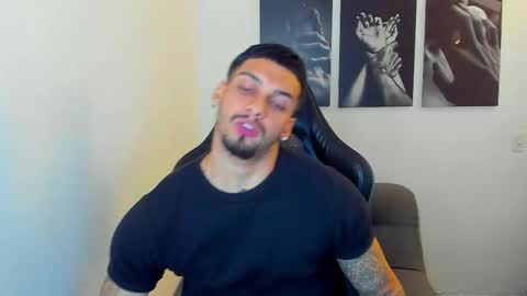 Snapshot of king_of_kings__ chatting on 3, 10, 2025 king_of_kings__ online show from 3, 10, 2025