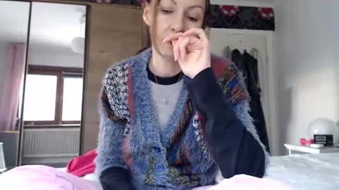 sexysexyhotwetpinkredpussy online show from 3, 6, 2026