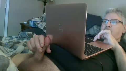 Snapshot of kingtongue10 chatting on 1, 1, 2025 kingtongue10 online show from 1, 1, 2025