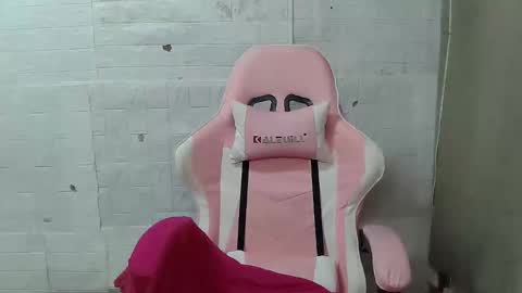 Snapshot of kinky_gurl69 chatting on 3, 10, 2025 mary online show from 3, 10, 2025