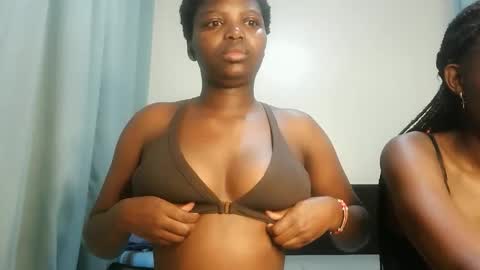 Snapshot of kinky_lola1 chatting on 17, 12, 2025 Lola online show from 17, 12, 2025