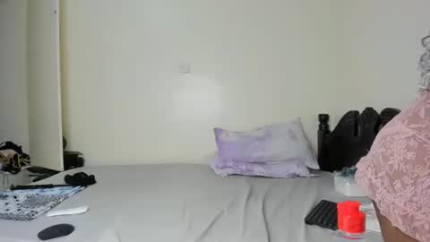 Snapshot of kinkylyla chatting on 4, 1, 2025 Kinky online show from 4, 1, 2025