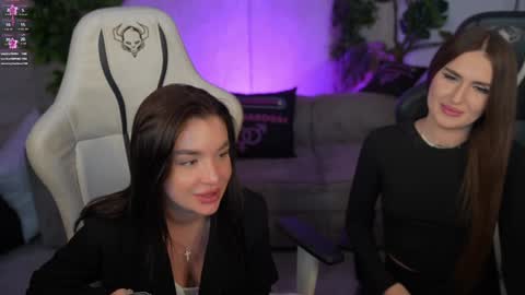 Snapshot of kira0541 chatting on 17, 11, 2025 Sweet girls online show from 17, 11, 2025