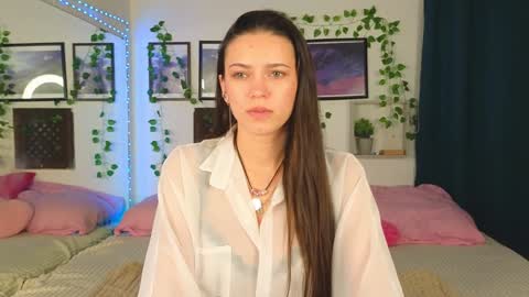 Snapshot of kira_low chatting on 8, 1, 2025 Kira online show from 8, 1, 2025