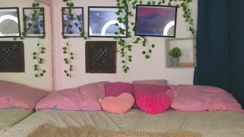 Snapshot of kira_low chatting on 31, 1, 2025 Kira online show from 31, 1, 2025