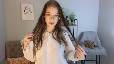 Snapshot of kira_mac chatting on 17, 12, 2025 Sofi online show from 17, 12, 2025