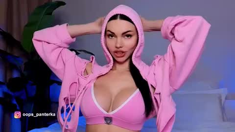 Kira and friends online show from 7, 3, 2026