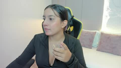 Snapshot of kira_relish chatting on 20, 4, 2026 K I R A online show from 20, 4, 2026