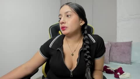 Snapshot of kira_relish chatting on 28, 4, 2026 K I R A online show from 28, 4, 2026