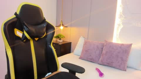 Snapshot of kira_relish chatting on 15, 5, 2026 K I R A online show from 15, 5, 2026