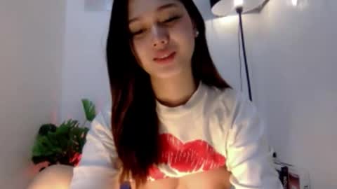 Snapshot of kira_willer chatting on 3, 11, 2025 KIRA online show from 3, 11, 2025