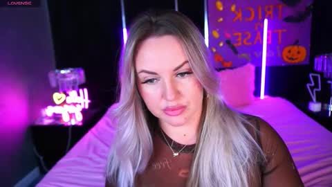 Snapshot of kiracandys chatting on 3, 11, 2025 Kira online show from 3, 11, 2025