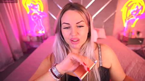 Snapshot of kiracandys chatting on 7, 11, 2025 Kira online show from 7, 11, 2025