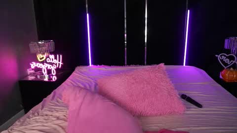 Snapshot of kiracandys chatting on 8, 11, 2025 Kira online show from 8, 11, 2025