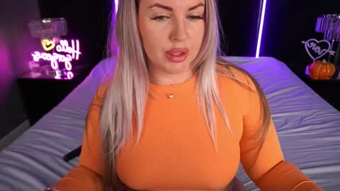 Snapshot of kiracandys chatting on 8, 11, 2025 Kira online show from 8, 11, 2025