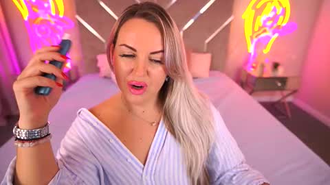 Snapshot of kiracandys chatting on 10, 11, 2025 Kira online show from 10, 11, 2025