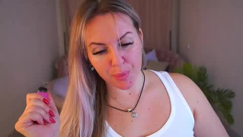 Snapshot of kiracandys chatting on 27, 11, 2025 Kira online show from 27, 11, 2025