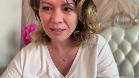 KiraDivine online show from 25, 3, 2026