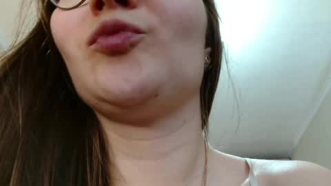 Snapshot of kiragoldens chatting on 11, 4, 2026 KiraGoldens online show from 11, 4, 2026