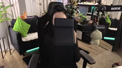 Kira    online show from 9, 4, 2026