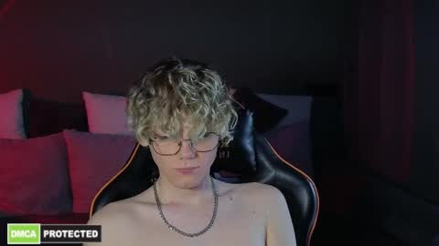 Snapshot of kirill_20_cm chatting on 27, 3, 2026 Kirill and Andrey online show from 27, 3, 2026