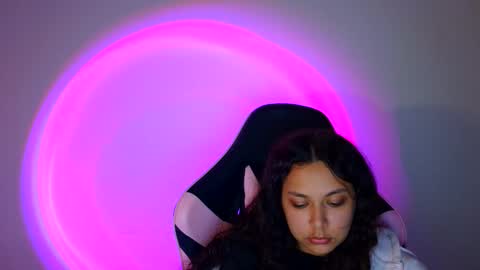 Snapshot of kiss_ameliaa chatting on 17, 10, 2025 kiss_ameliaa online show from 17, 10, 2025