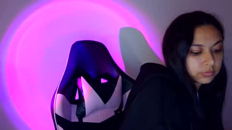 kiss_ameliaa online show from 4, 11, 2025