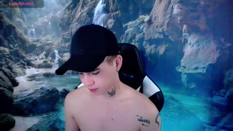 Snapshot of kiss_whitee chatting on 2, 2, 2026 kiss_whitee online show from 2, 2, 2026