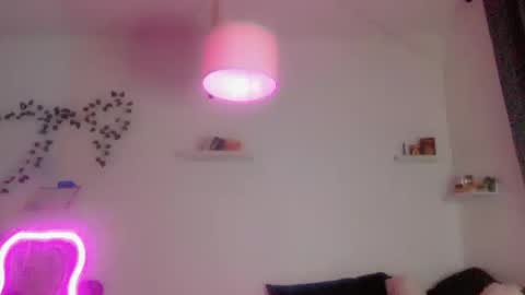 Kissah Kreampuff online show from 10, 10, 2025