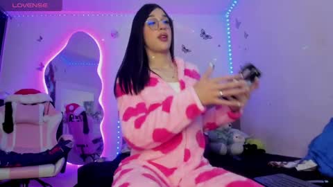 Snapshot of kisses_of_daniela chatting on 7, 5, 2026 kisses_of_daniela online show from 7, 5, 2026