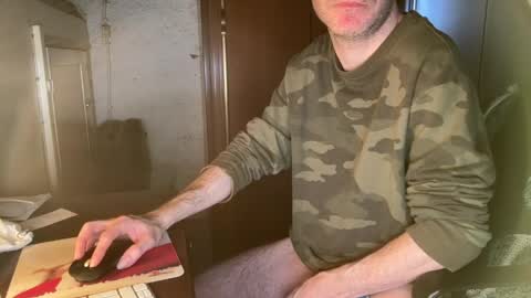 Snapshot of kissofbanned1983 chatting on 4, 4, 2026 kissofbanned1983 online show from 4, 4, 2026