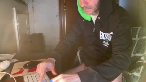 Snapshot of kissofbanned1983 chatting on 14, 4, 2026 kissofbanned1983 online show from 14, 4, 2026