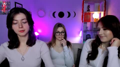 Snapshot of kitniss_dreamy chatting on 8, 3, 2026 kitniss online show from 8, 3, 2026