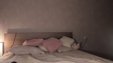 Snapshot of kitsunedream chatting on 17, 6, 2026 Polly online show from 17, 6, 2026