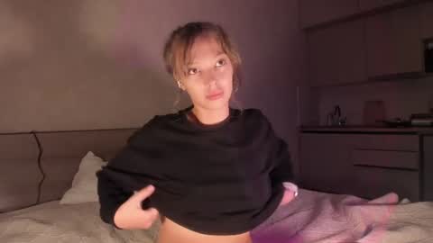 Snapshot of kitsunedream chatting on 9, 7, 2026 Polly online show from 9, 7, 2026