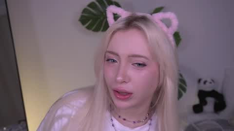 Snapshot of kitsuwaifu chatting on 21, 4, 2026 Yuki online show from 21, 4, 2026