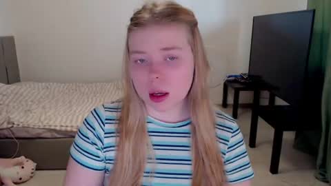 Snapshot of kitten_jenny01 chatting on 16, 6, 2026 Jennyblonde and Emmabrunette online show from 16, 6, 2026
