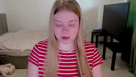 Snapshot of kitten_jenny01 chatting on 3, 7, 2026 Jennyblonde and Emmabrunette online show from 3, 7, 2026