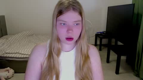 Snapshot of kitten_jenny01 chatting on 6, 7, 2026 Jennyblonde and Emmabrunette online show from 6, 7, 2026