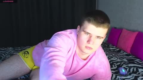 Snapshot of kittenmur chatting on 12, 3, 2025 Vlad online show from 12, 3, 2025