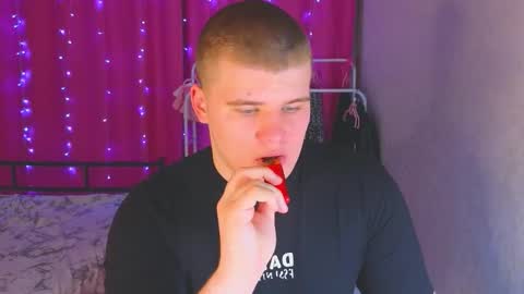 Snapshot of kittenmur chatting on 31, 3, 2026 Vlad online show from 31, 3, 2026