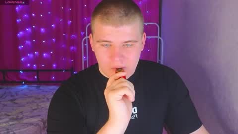 Snapshot of kittenmur chatting on 8, 4, 2026 Vlad online show from 8, 4, 2026