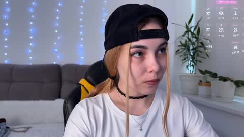 Snapshot of kittie_bear chatting on 8, 5, 2026 Veronica online show from 8, 5, 2026