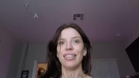 Snapshot of kittjones33 chatting on 12, 11, 2025 kittjones33 online show from 12, 11, 2025