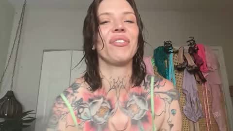 Snapshot of kittjones33 chatting on 4, 5, 2026 kittjones33 online show from 4, 5, 2026